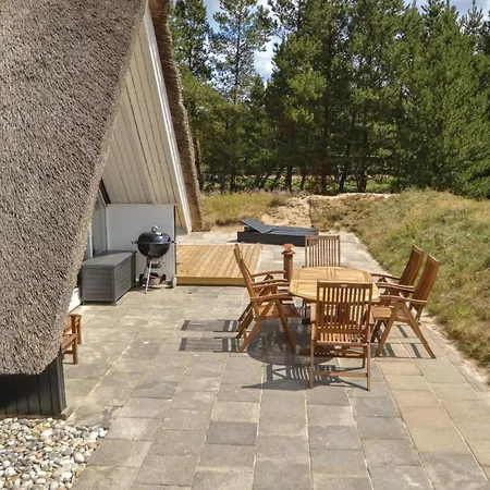 Three-bedroom Holiday In * Blåvand