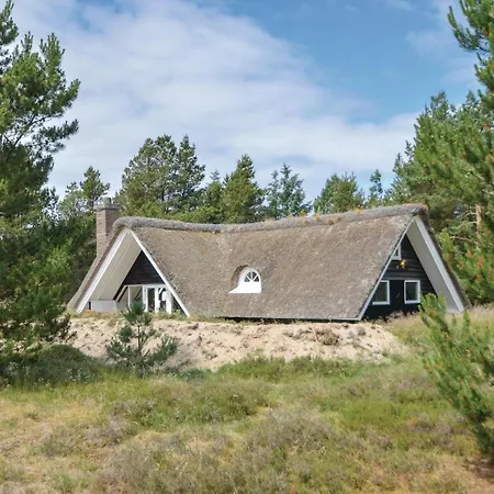 Three-bedroom Holiday In Blåvand